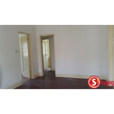 Three bedrooms house for rent, located in Malhangalene